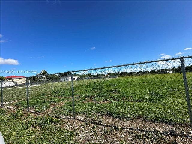 19690 SW 206th St, Miami, FL 33187