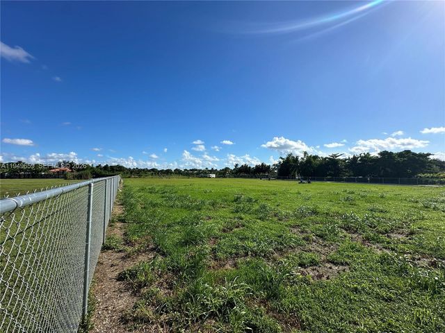 19690 SW 206th St, Miami, FL 33187