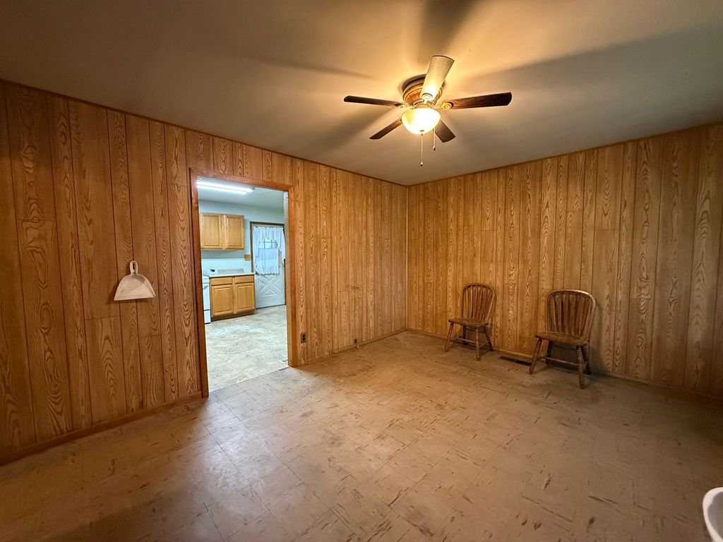 Image 3 of property listing at 141 S Oakdale Avenue, Kankakee, IL 60901