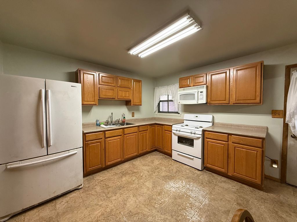 Image 4 of property listing at 141 S Oakdale Avenue, Kankakee, IL 60901