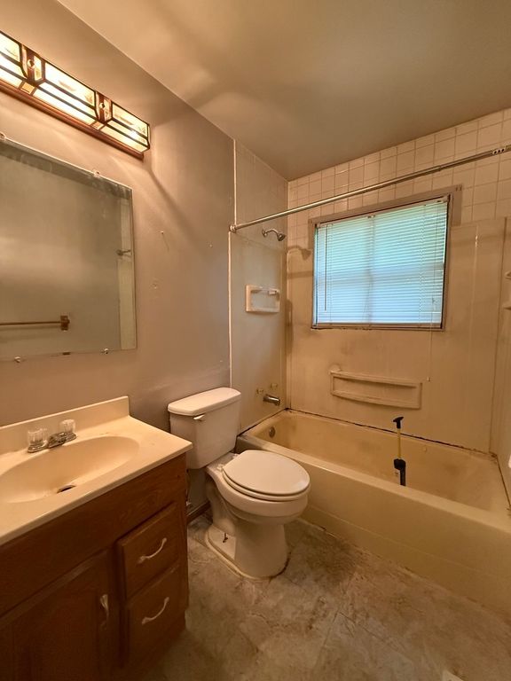 Image 5 of property listing at 141 S Oakdale Avenue, Kankakee, IL 60901