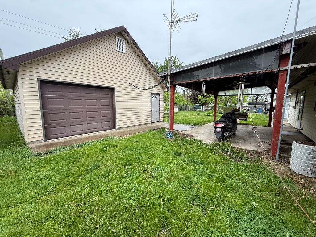 Image 8 of property listing at 141 S Oakdale Avenue, Kankakee, IL 60901