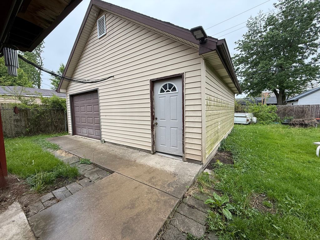 Image 9 of property listing at 141 S Oakdale Avenue, Kankakee, IL 60901