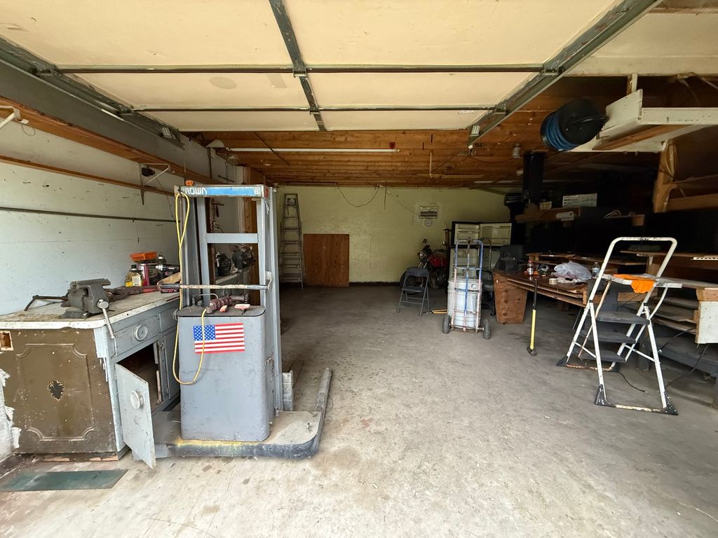 Image 10 of property listing at 141 S Oakdale Avenue, Kankakee, IL 60901