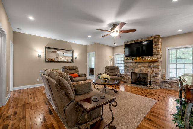 1208 White Oak Road, Stamping Ground, KY 40379