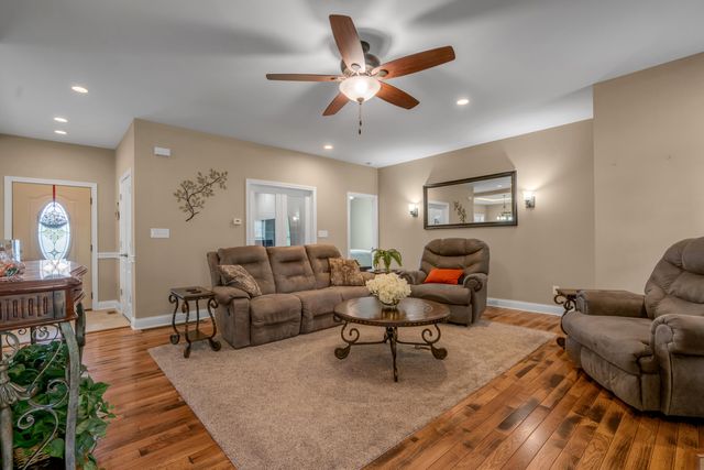 1208 White Oak Road, Stamping Ground, KY 40379