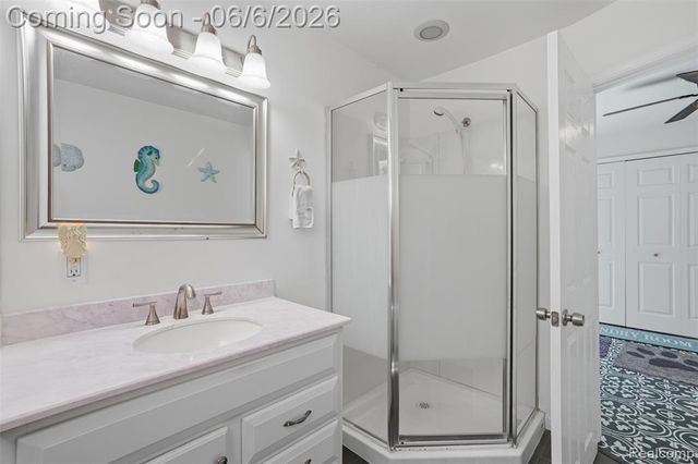 425 W Caroline Street, Fenton, MI 48430