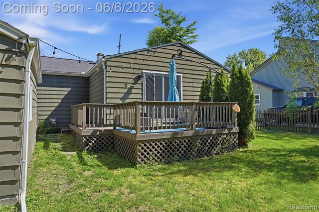 425 W Caroline Street, Fenton, MI 48430