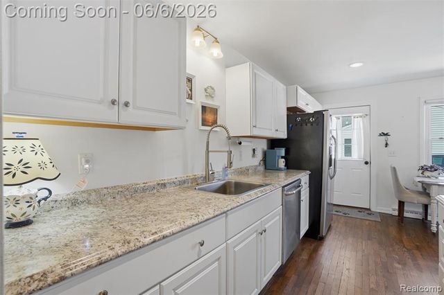 425 W Caroline Street, Fenton, MI 48430