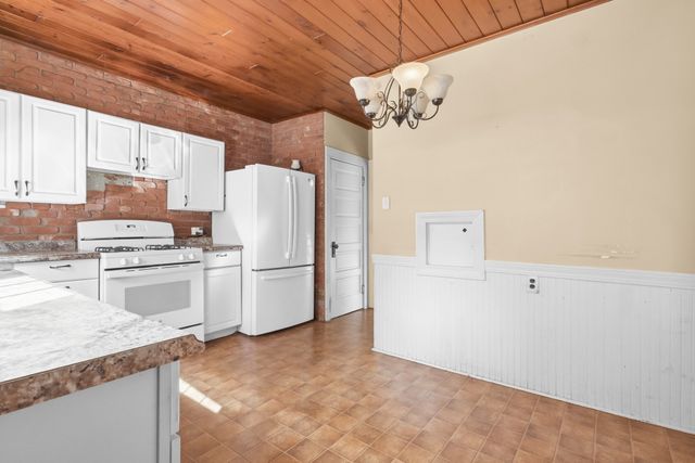 70 Rounds St, New Bedford, MA 02740