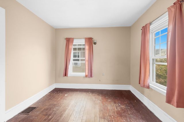 70 Rounds St, New Bedford, MA 02740