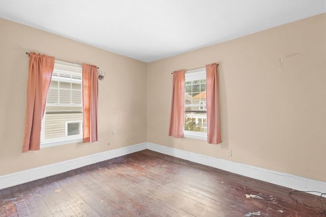 70 Rounds St, New Bedford, MA 02740