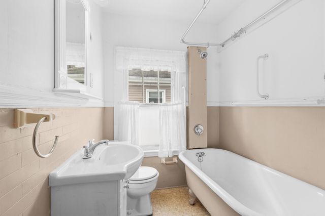 70 Rounds St, New Bedford, MA 02740