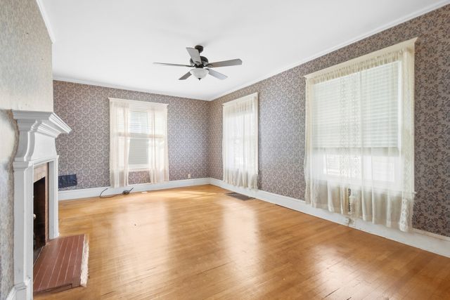 70 Rounds St, New Bedford, MA 02740