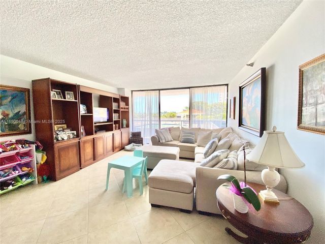 20505 E Country Club Dr 336, Aventura, FL 33180