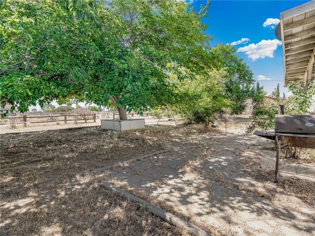 10164 White, Phelan, CA 92371