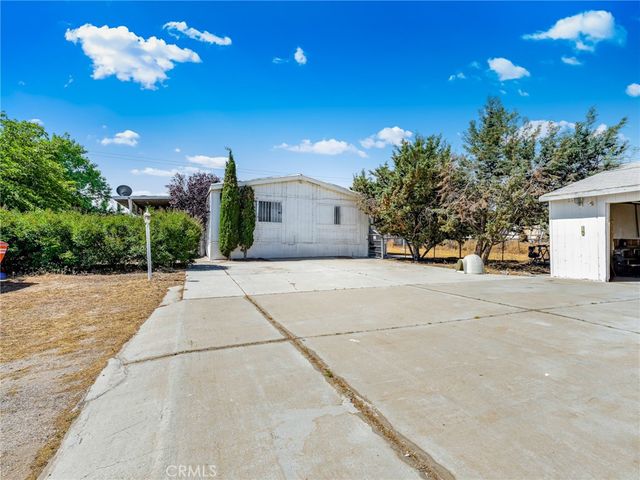 10164 White, Phelan, CA 92371