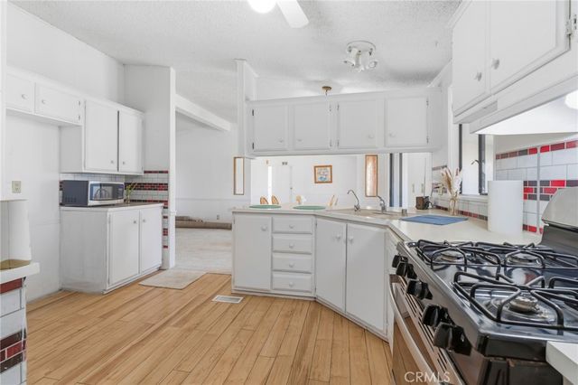 10164 White, Phelan, CA 92371