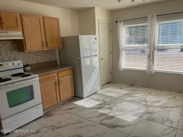 7110 NEWMAN LAKE Court, Jacksonville, FL 32222