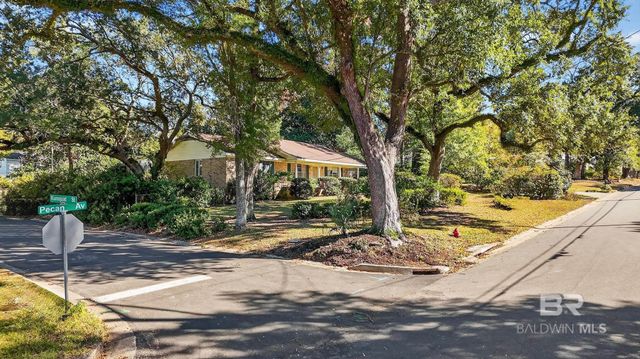 115 Pecan Avenue, Fairhope, AL 36532