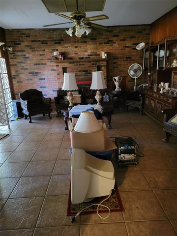 815 S College Avenue, Cleveland, TX 77327