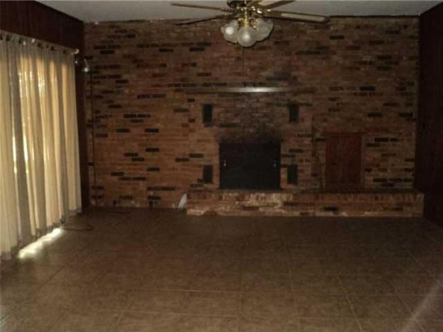 815 S College Avenue, Cleveland, TX 77327