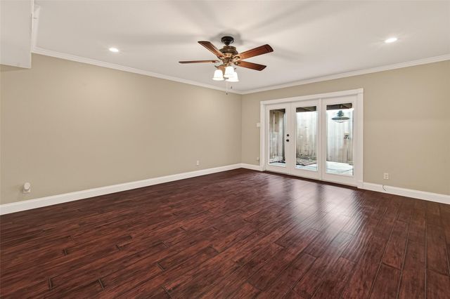 11550 Chimney Rock Road 330, Houston, TX 77035