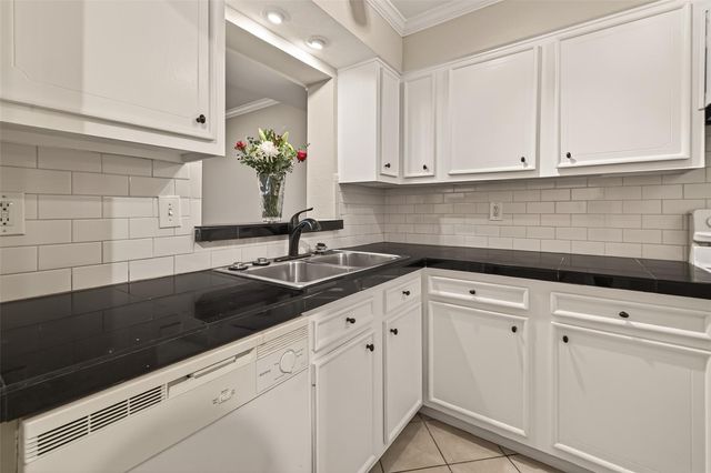 11550 Chimney Rock Road 330, Houston, TX 77035