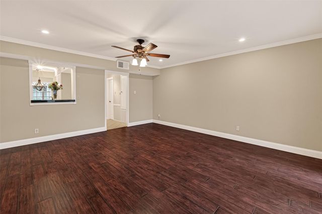 11550 Chimney Rock Road 330, Houston, TX 77035