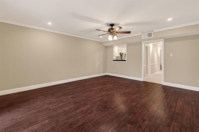 11550 Chimney Rock Road 330, Houston, TX 77035