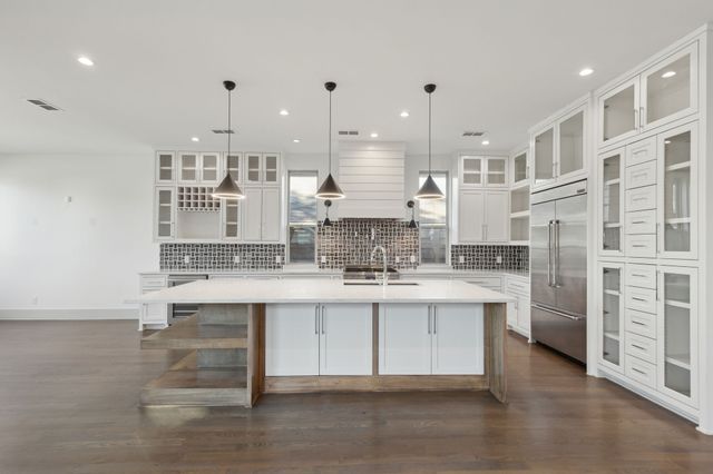 1018 S Waverly Drive, Dallas, TX 75208