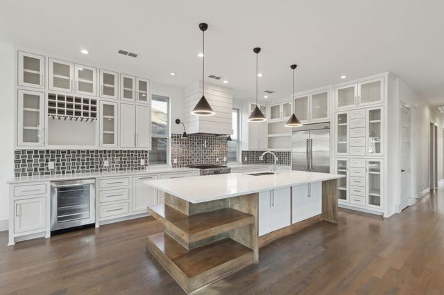 1018 S Waverly Drive, Dallas, TX 75208