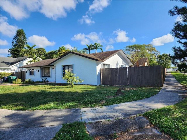 9825 SW 132nd Ct, Miami, FL 33186