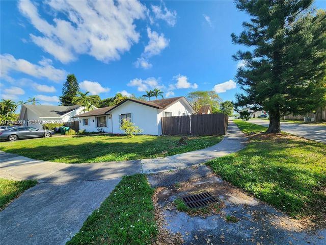 9825 SW 132nd Ct, Miami, FL 33186