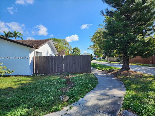 9825 SW 132nd Ct, Miami, FL 33186
