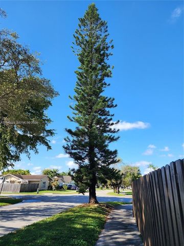 9825 SW 132nd Ct, Miami, FL 33186