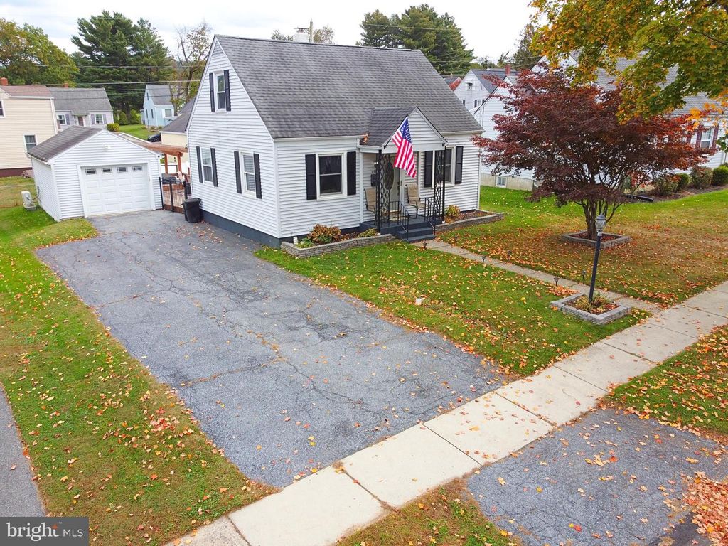 457 MAPLE RD, Hellertown, PA 18055