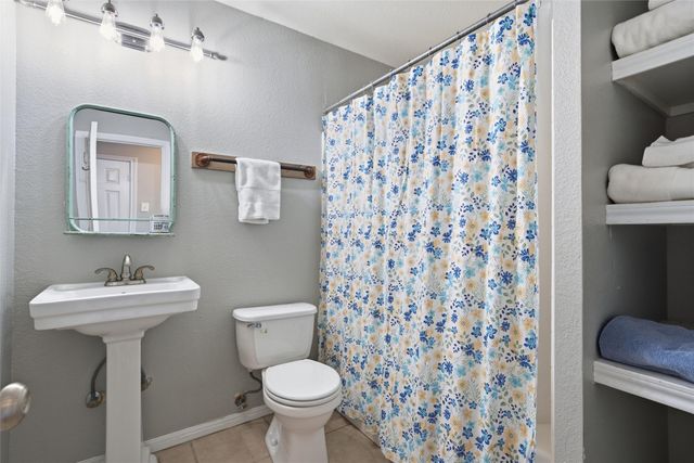 2401 Colcord Avenue, Waco, TX 76707