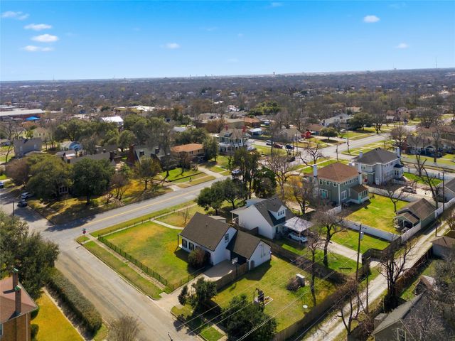 2401 Colcord Avenue, Waco, TX 76707