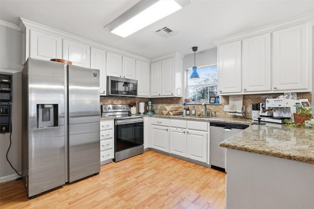 2401 Colcord Avenue, Waco, TX 76707