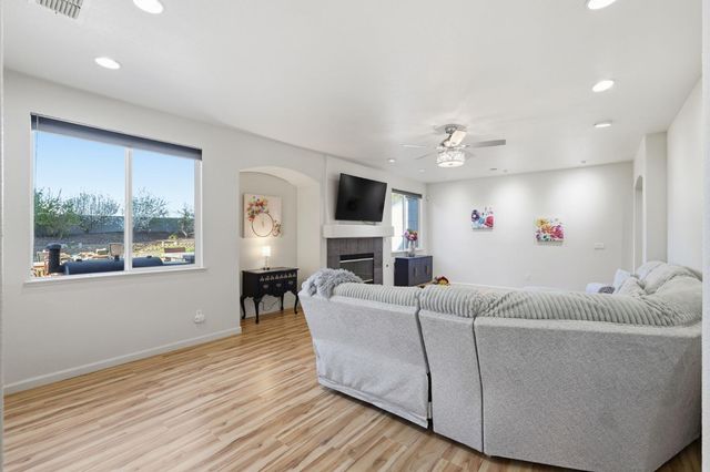 3249 Big Bear Dr, Roseville, CA 95747