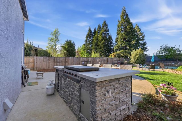 3249 Big Bear Dr, Roseville, CA 95747