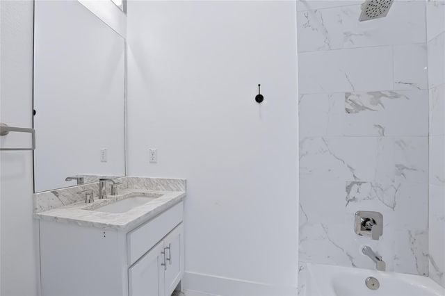 17600 Regatta View DR, Jonestown, TX 78645