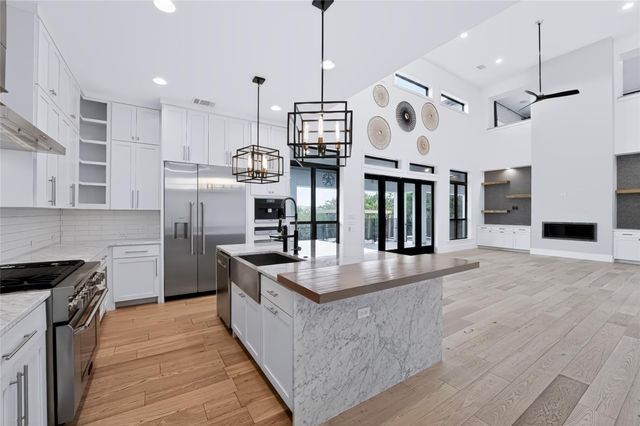 17600 Regatta View DR, Jonestown, TX 78645
