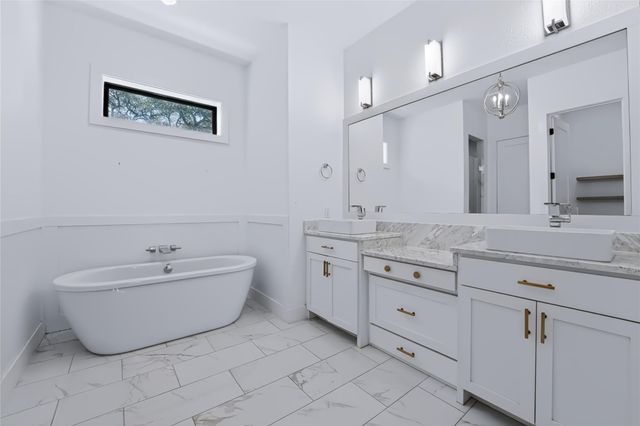 17600 Regatta View DR, Jonestown, TX 78645