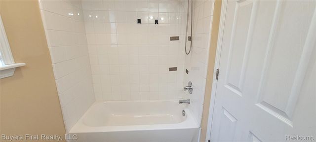 7052 Meadow Avenue, Warren, MI 48091