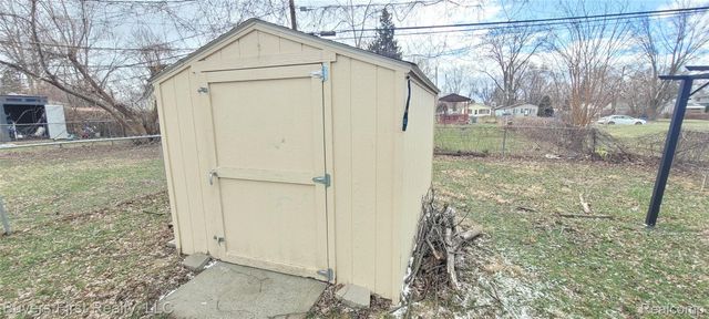 7052 Meadow Avenue, Warren, MI 48091