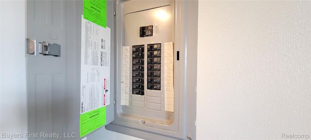 7052 Meadow Avenue, Warren, MI 48091