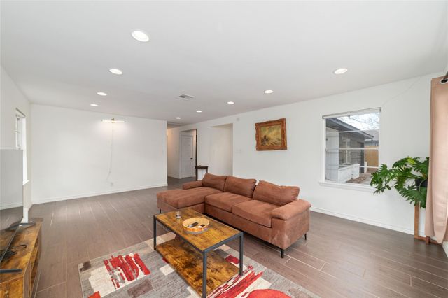 1421 Confederate Road, Houston, TX 77055