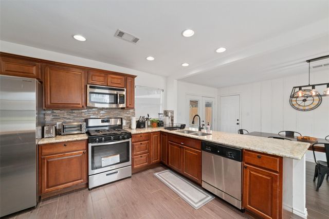 1421 Confederate Road, Houston, TX 77055